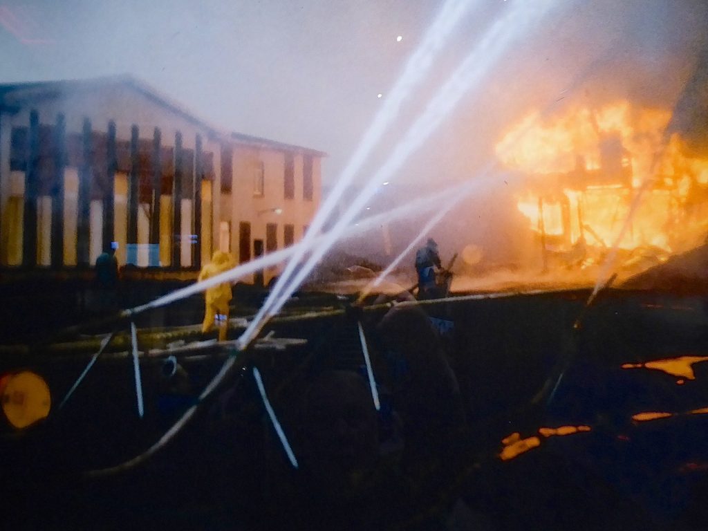 Herr werden über die Feuer und Lavamassen beim Vulkanausbruch auf den Westmänner Inseln