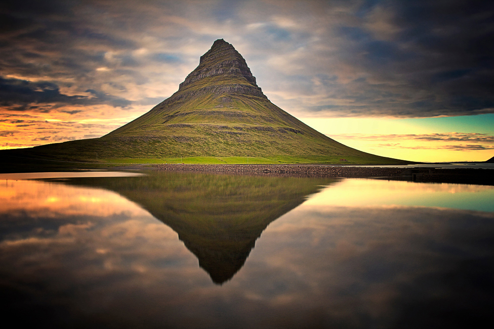 Sonnenuntergang am Berg Kirkjufell in Island