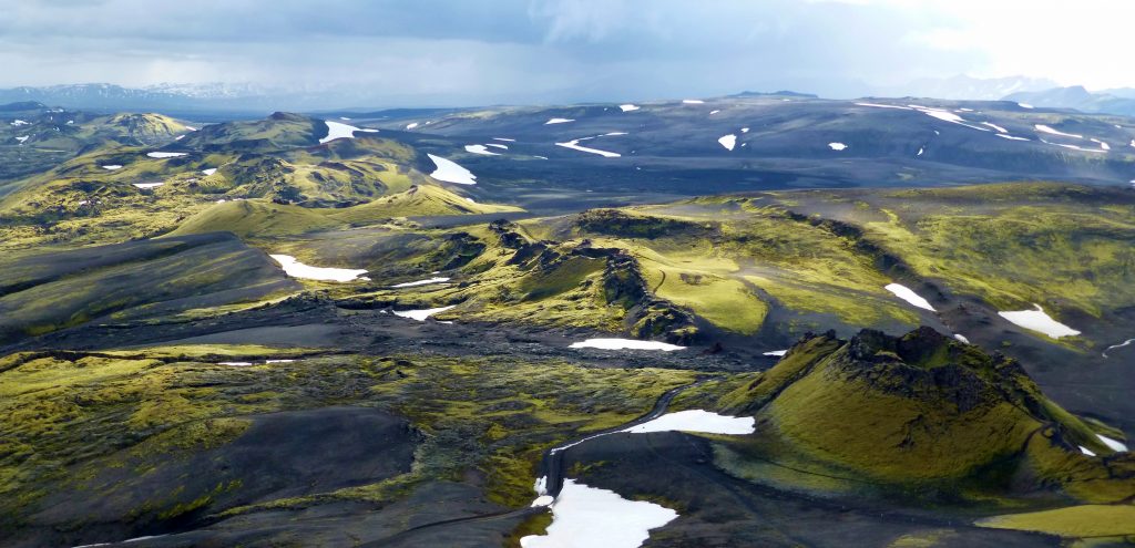 Vulkankrater im Hochland von Island