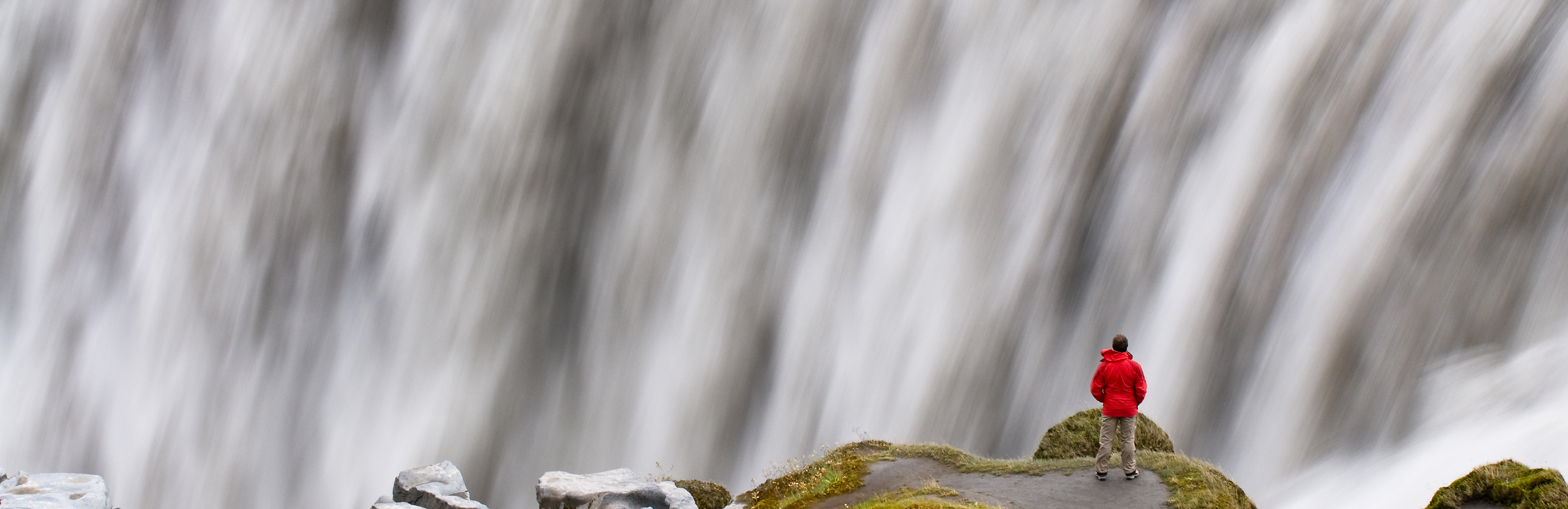 Europa, Skandinavien, Island, Dettifoss, wasserreichster Wasserfall Europas, kleiner Mensch , Gletscherfluss Joekulsa a Fjoellum, Insel, Norden, Landschaft, Natur, Naturgewalt, Wasserkraft, Dynamik, WerbungPR, 8/2011