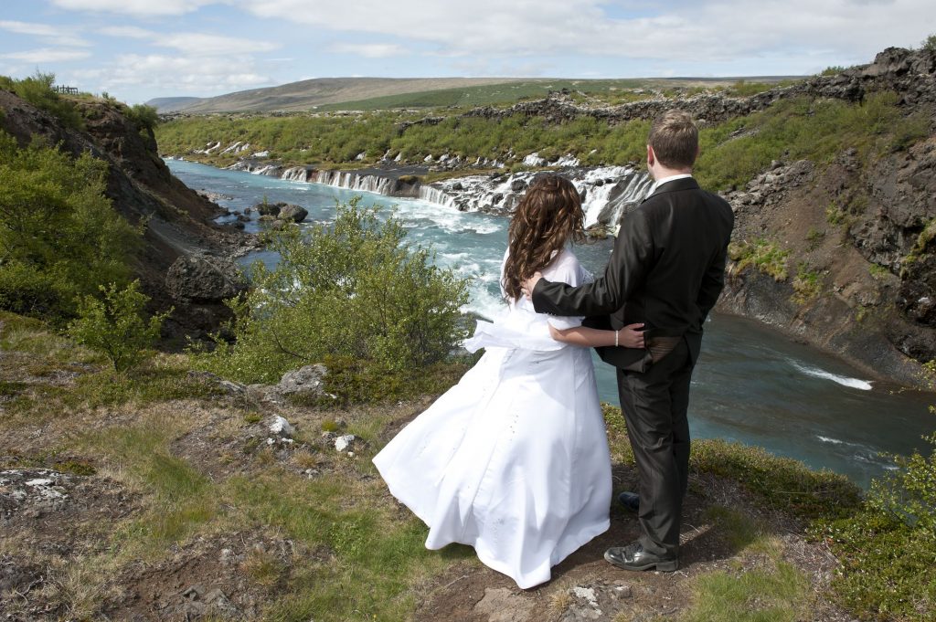 Trauung am Hraunfossar, Heiraten in Island