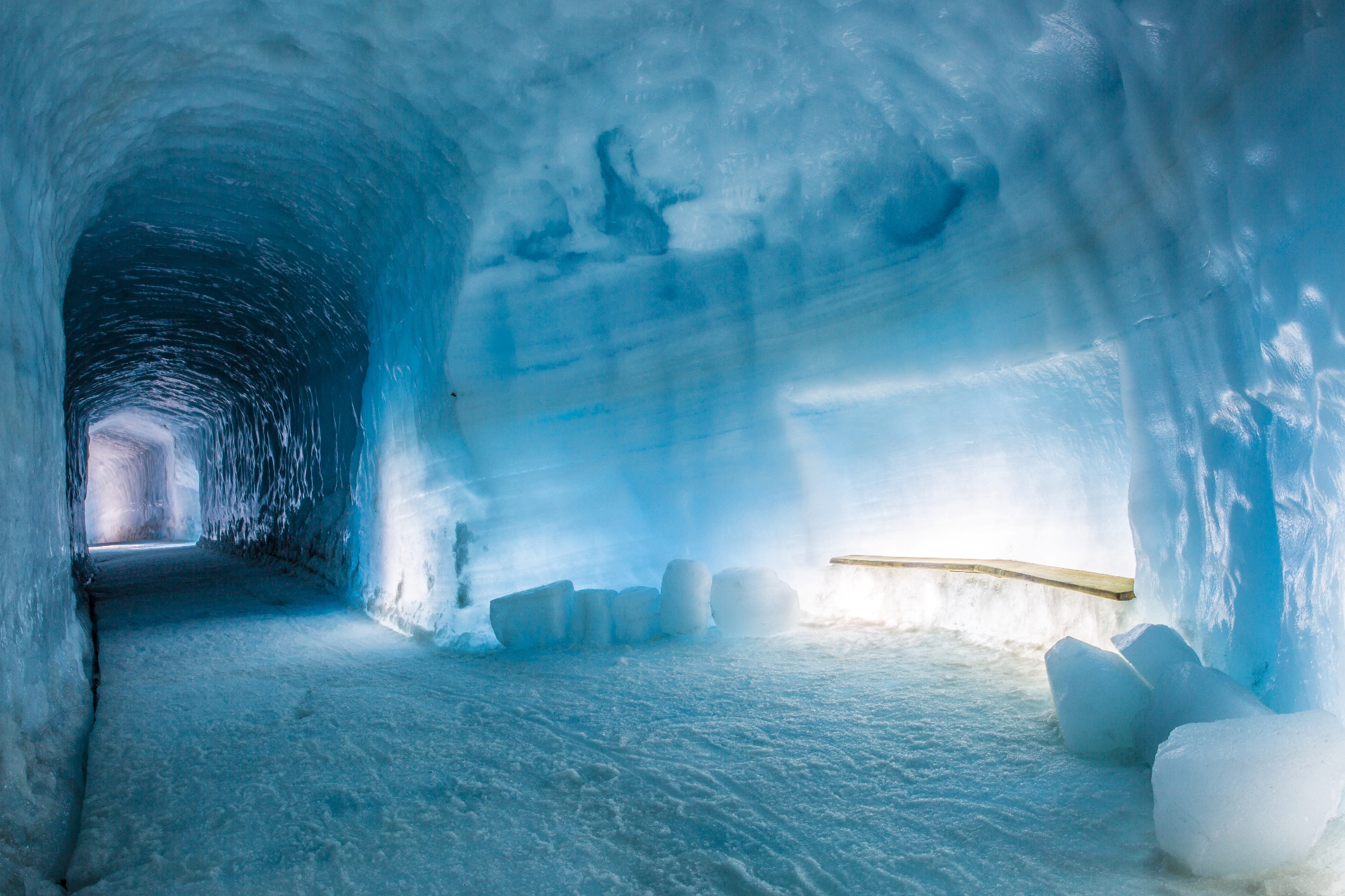 Langjökull Eishöhle Into the glacier