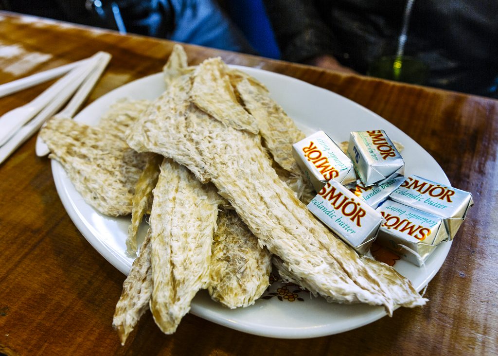 Trockenfisch und Butter