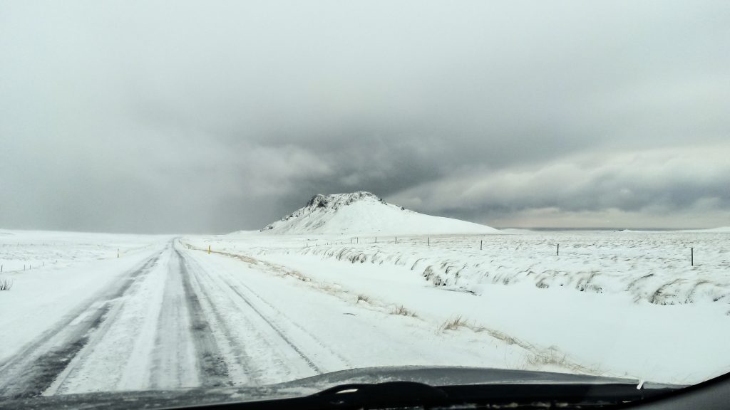 Island im Winter - verschneite Straßen erfordern Aufmerksamkeit