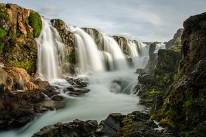 Wasserfall Hraunfossar in Island