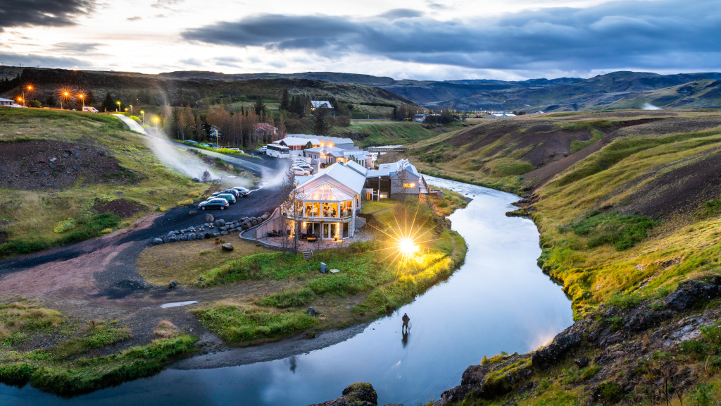 Island-Premiumreisen - Luxus-Hotel an einem Fluss