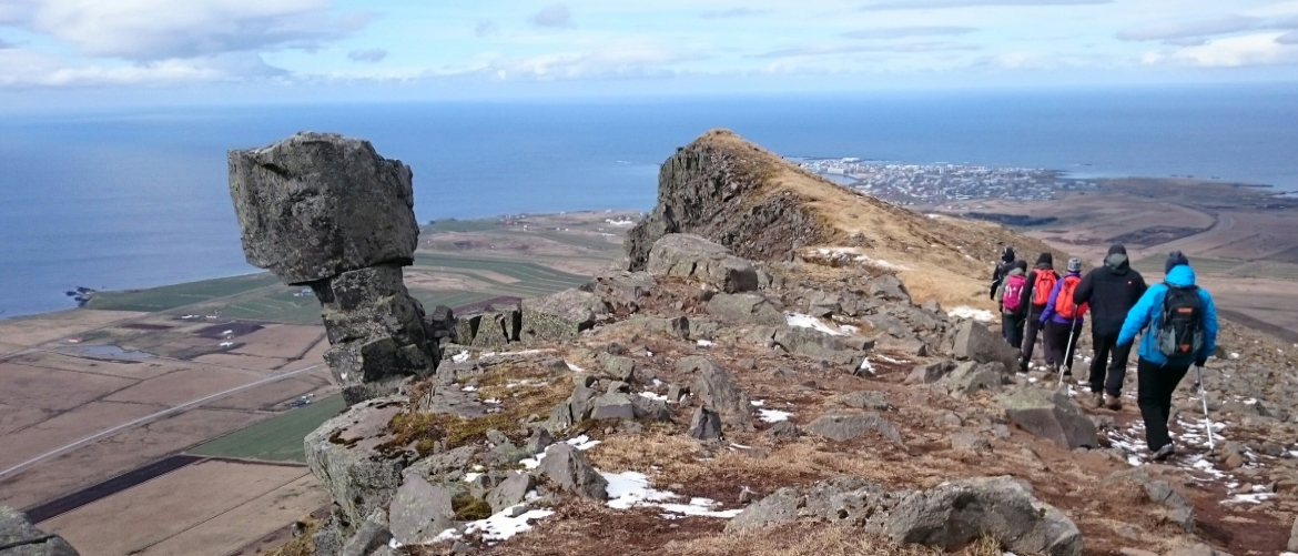 Das Katla Travel Team in Island bei einer Wanderung