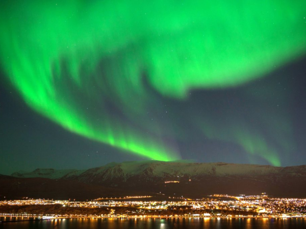 Nordlicht über Reykjavík in Island