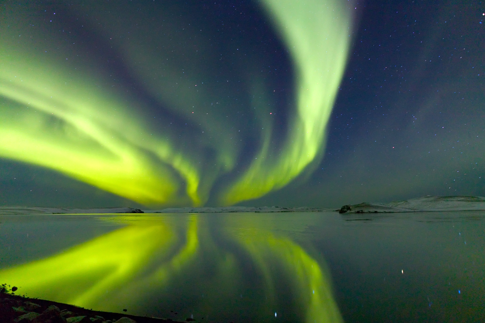 Nordlichter über Island im Winter