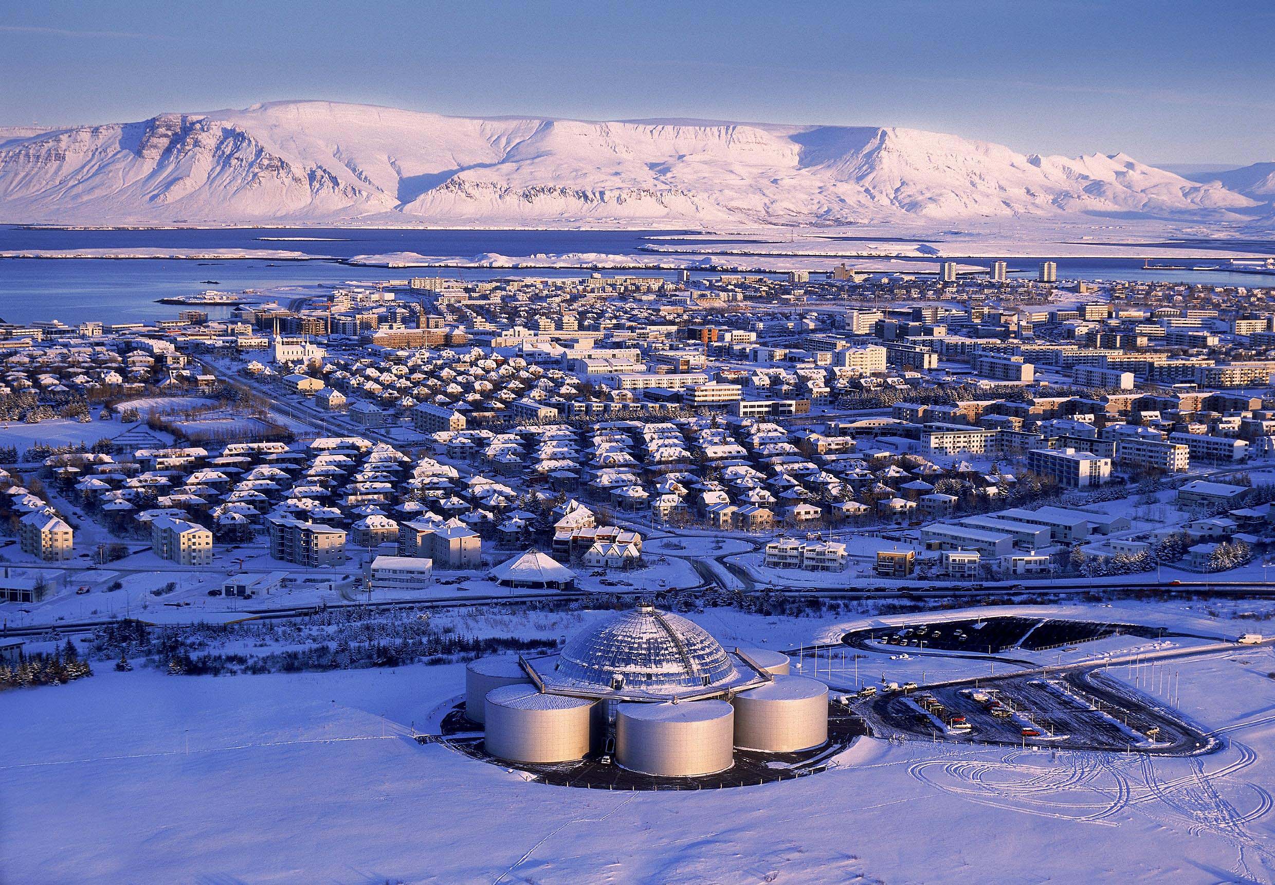 Ansicht von Wohngebieten in Reykjavik im Winter