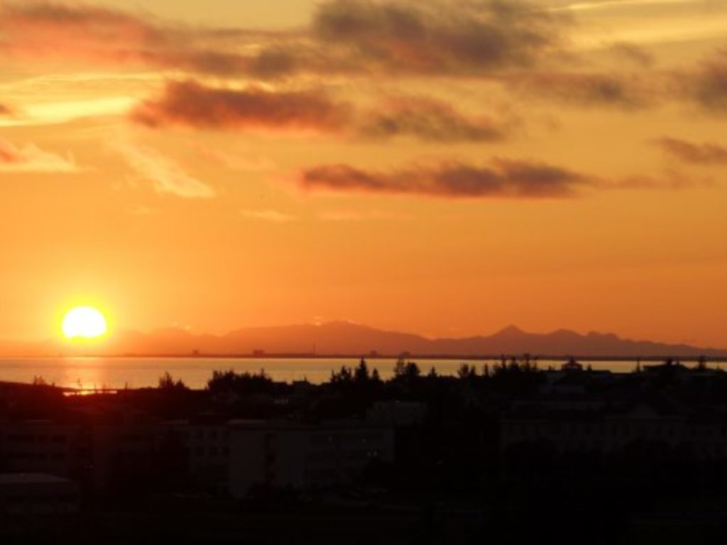 Reykjavík bei Sonnenuntergang