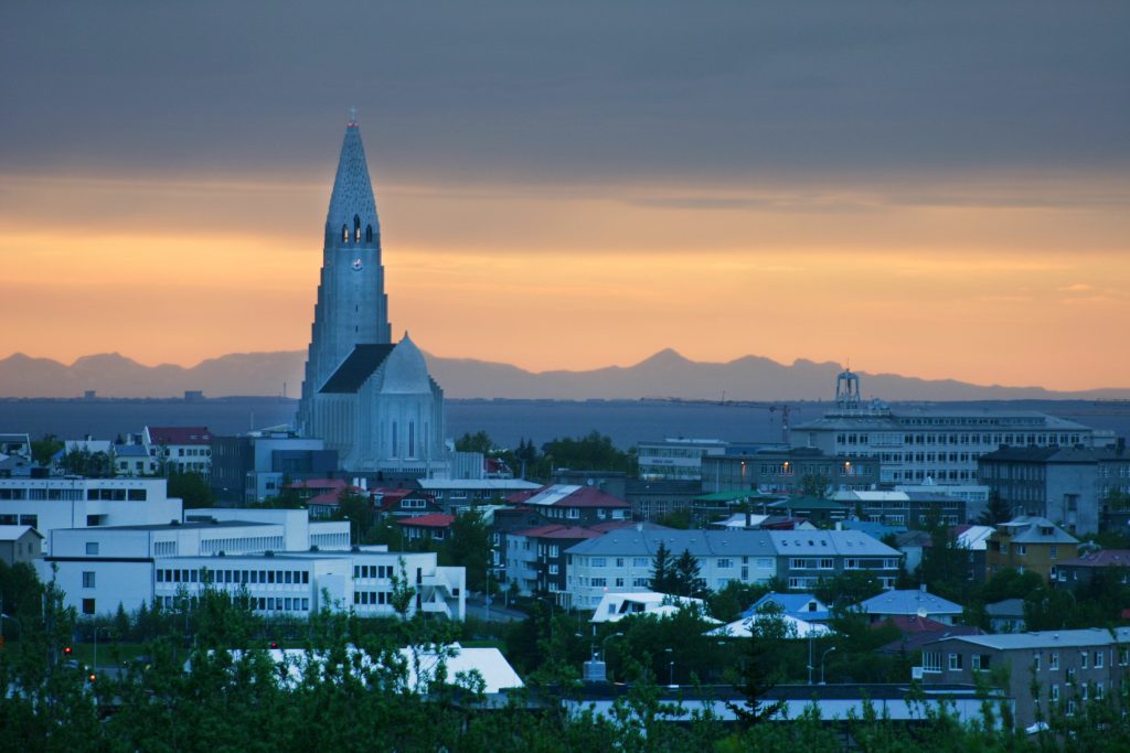 Eine kirchliche Trauung in der historischen Kirche in Reykjavík ist ein ganz besonderes Erlebnis.