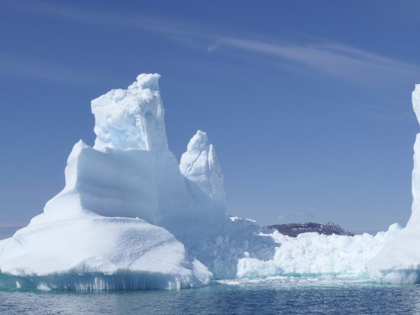 gigantische Eisberge und Eisformationen in Südgrönland