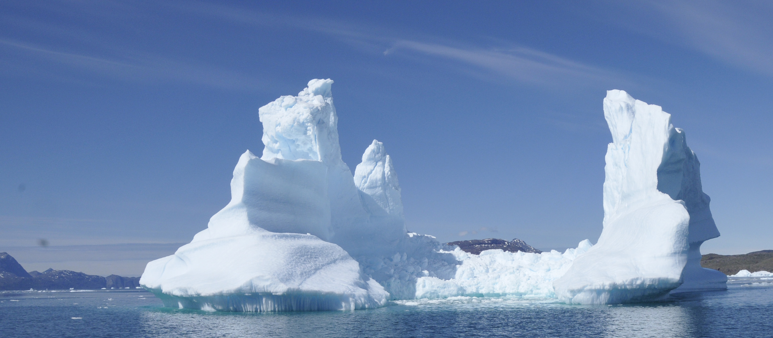 gigantische Eisberge und Eisformationen in Südgrönland