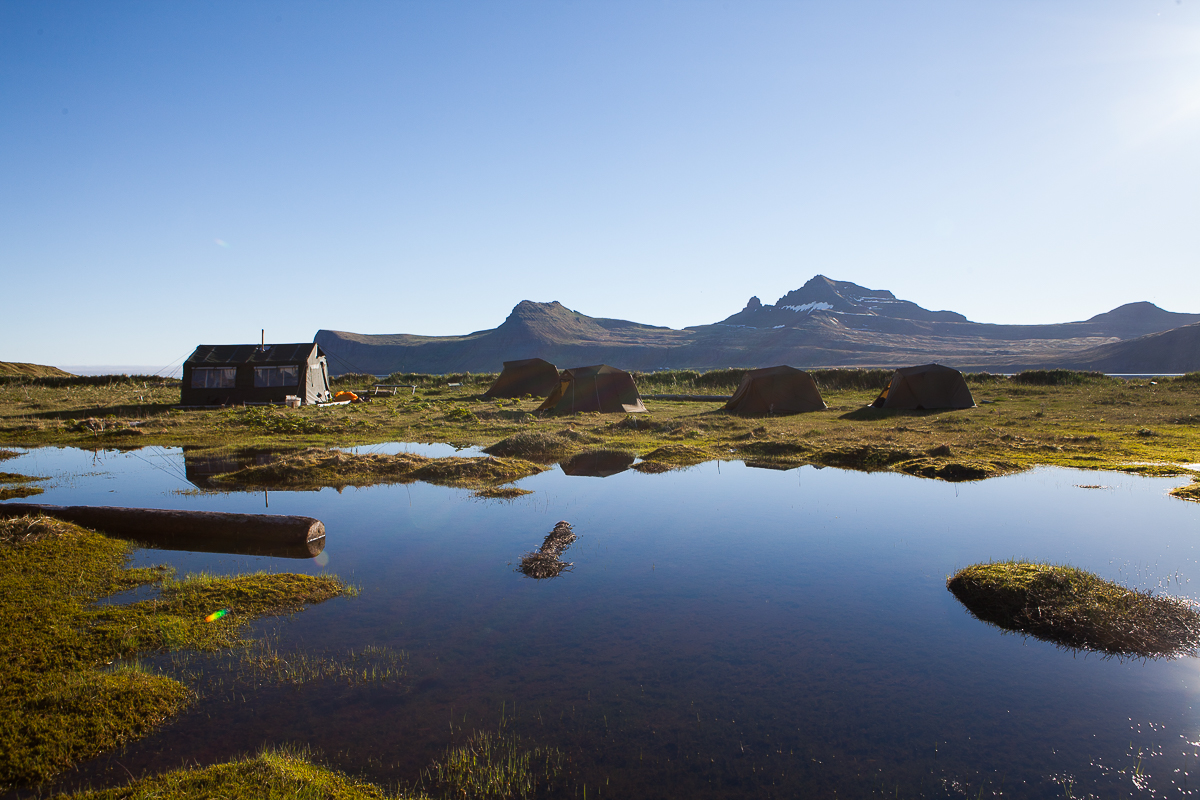 einsamkeit und Stille an einem See in den Westfjorden in Island